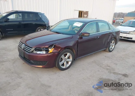2013 Volkswagen Passat 2.5L Se z USA, uszkodzony, nr VIN 1VWBP7A30DC062070